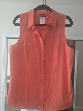 Patagonia Sleeveless Button-Down Top in Coral Orange Large